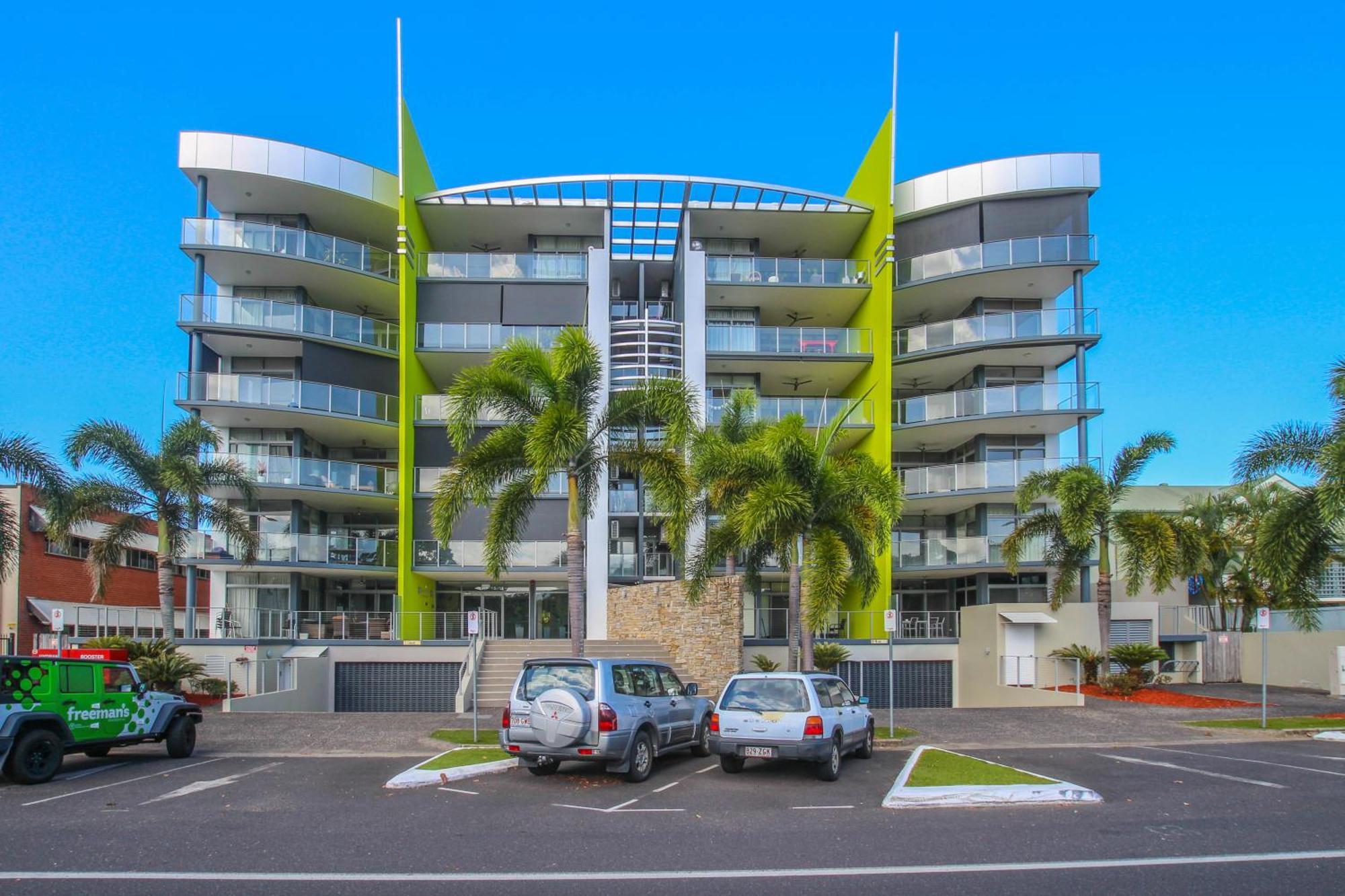 City Centre Apartment With Mountain And Pool Views Cairns Exterior photo